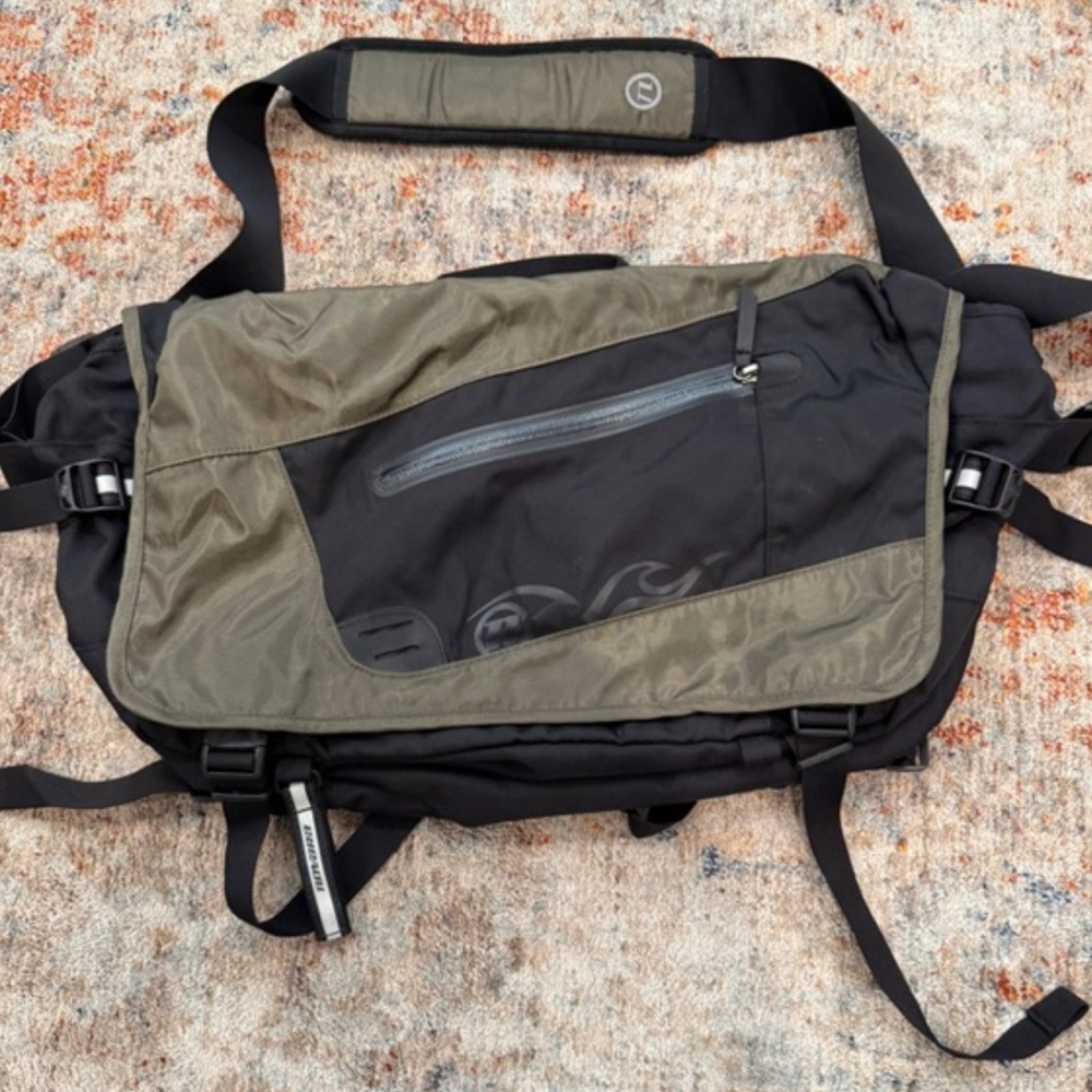 Stylish Novara Black and Olive Men's Messenger Bag
